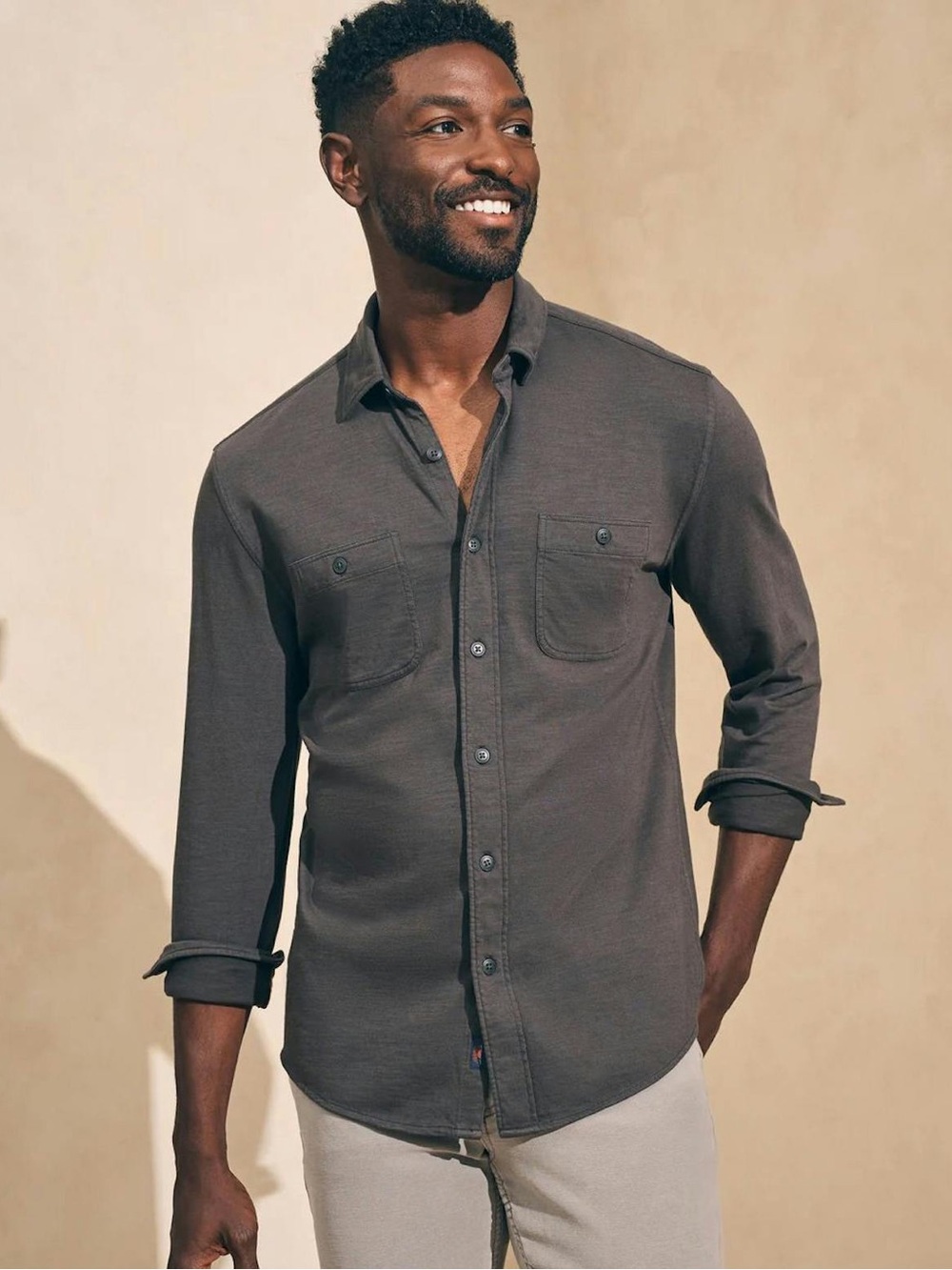 Faherty Men's Casual Button-Down Shirt in Charcoal